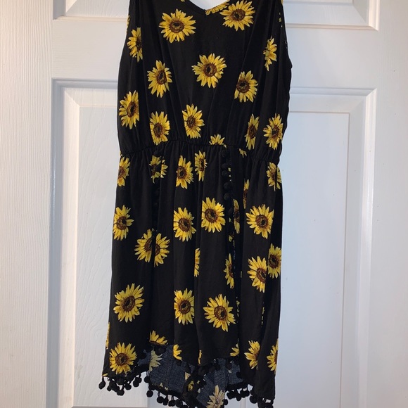 Sunflower romper - Picture 1 of 3